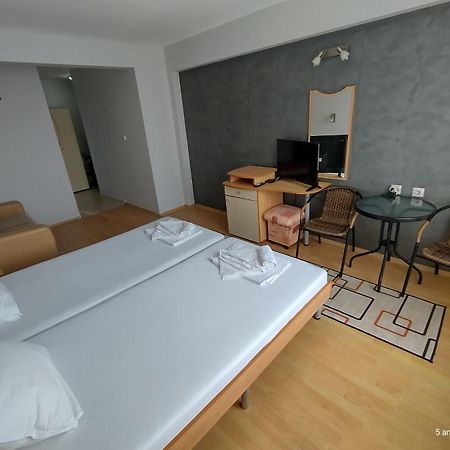 Family Hotel Coral Sozopol Esterno foto