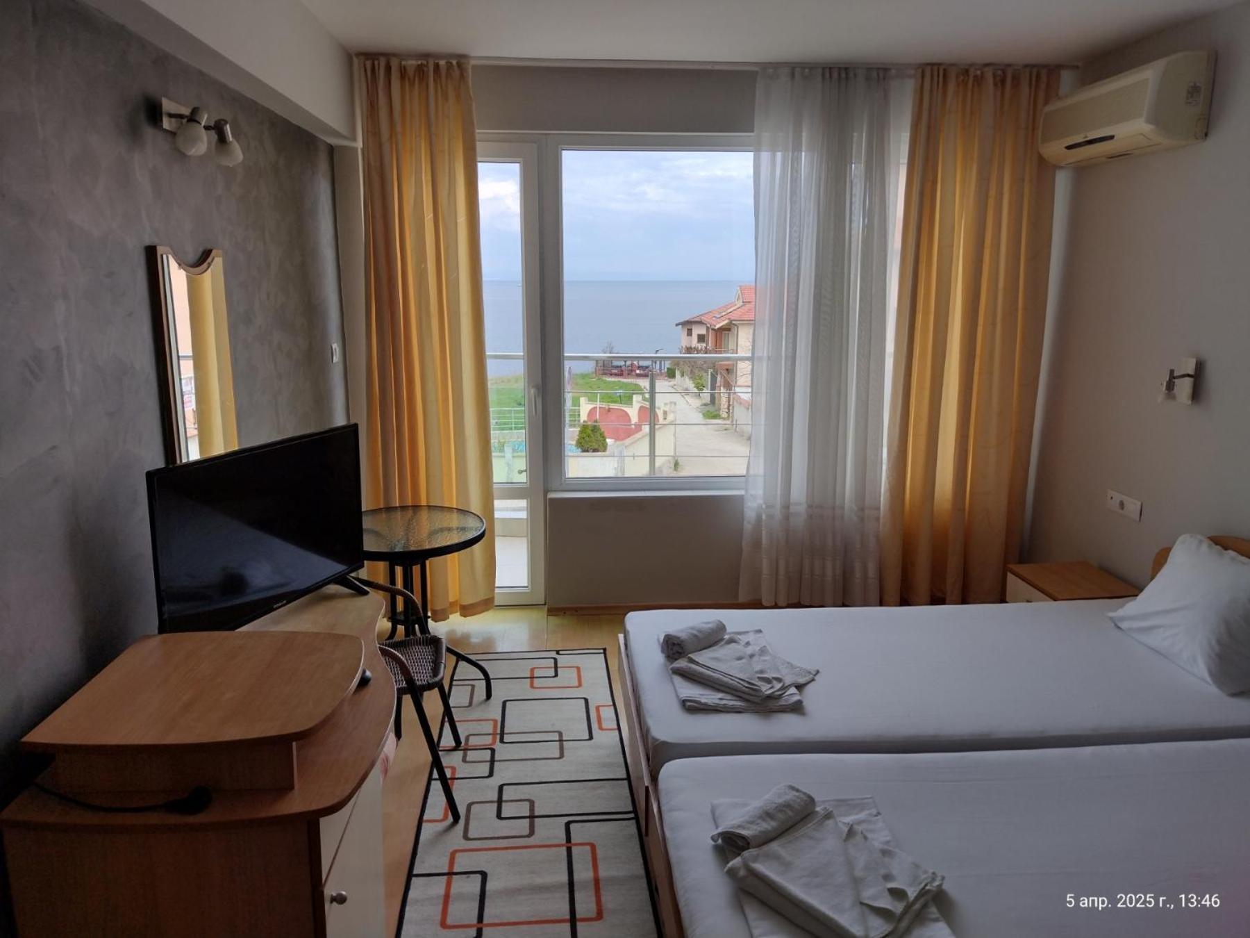 Family Hotel Coral Sozopol Esterno foto